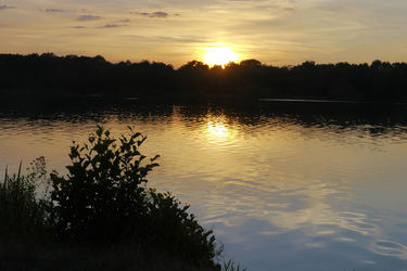 Sonneruntergang normal belichtet.