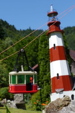 Gondel mit Leuchtturm. Focus ist auf der Gondel.